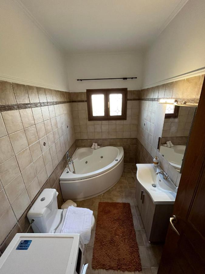 Loula'S Apartment Kanali  Bagian luar foto