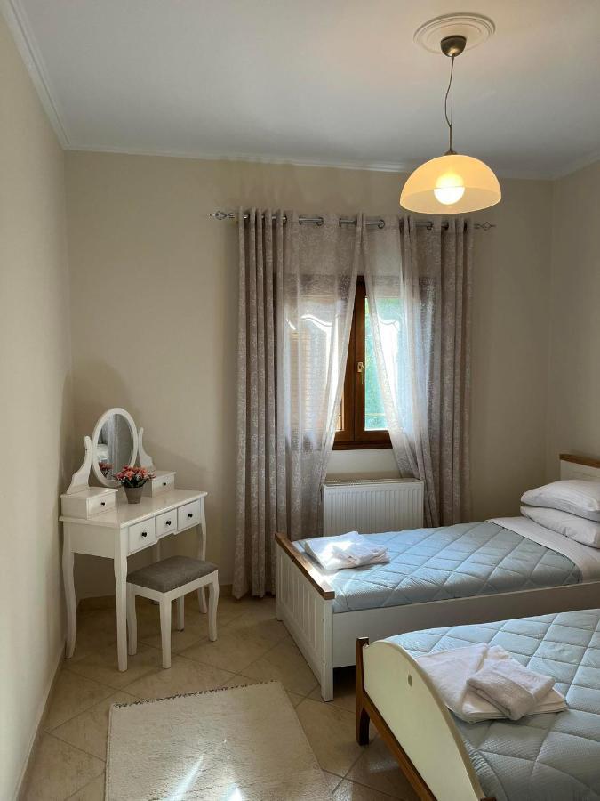 Loula'S Apartment Kanali  Bagian luar foto